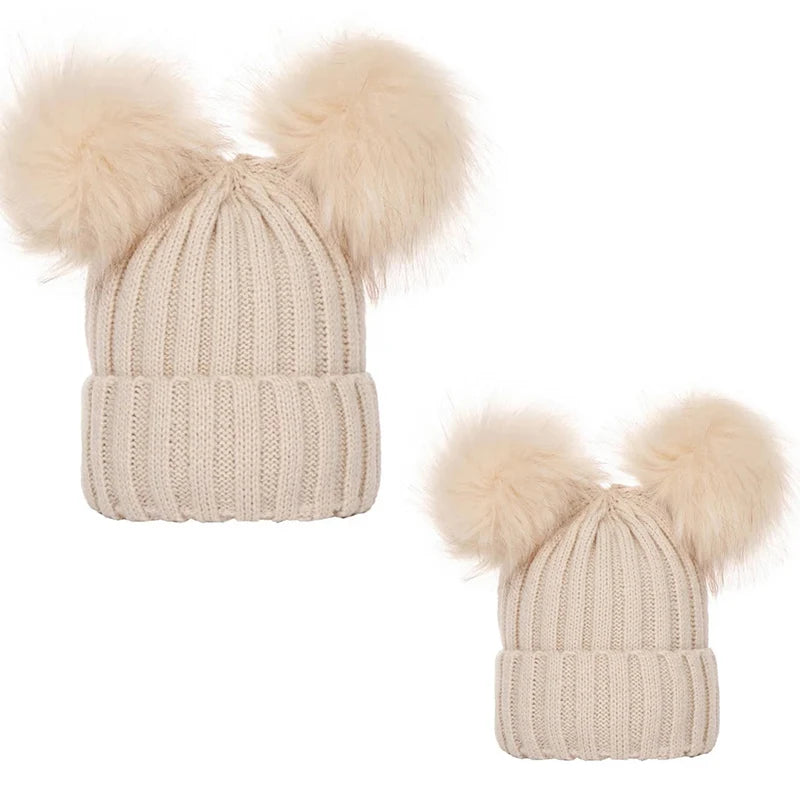 Gorros com Pom Pom – Acessórios Adoráveis para Bebês, Crianças e Adultos