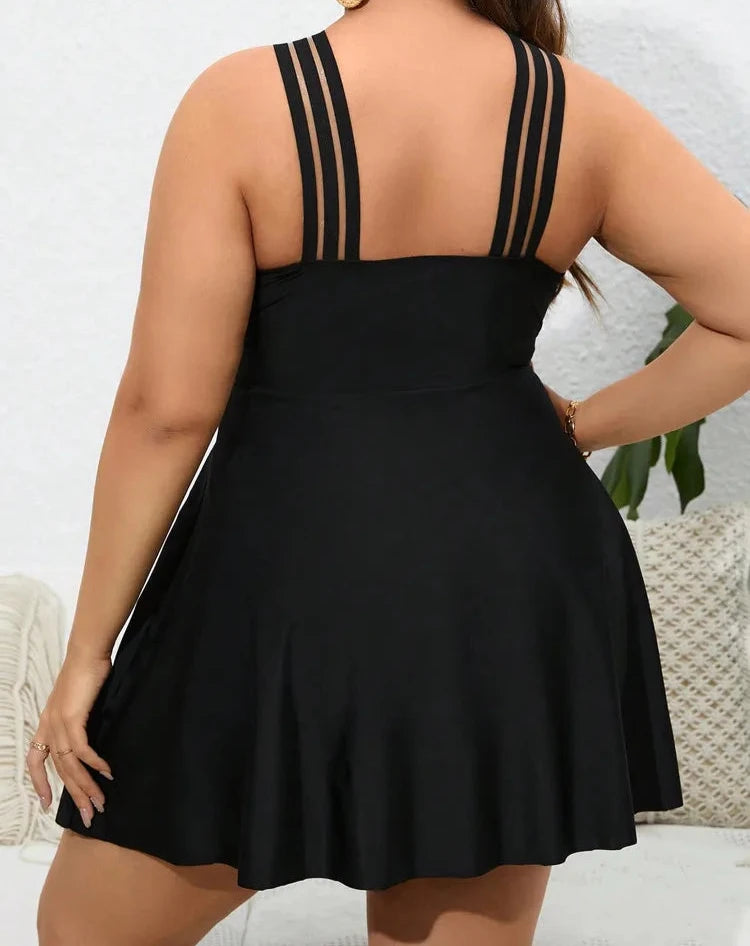 Maiô Preto Plus Size com Saia Embutida e Detalhes que Transformam