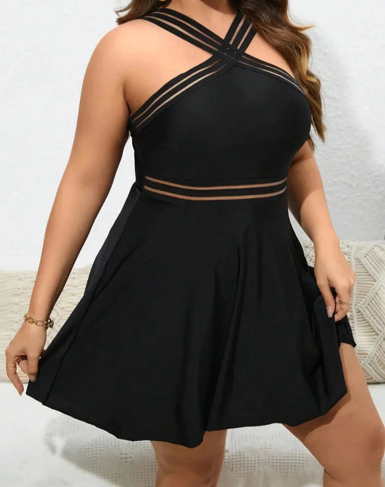 Maiô Preto Plus Size com Saia Embutida e Detalhes que Transformam